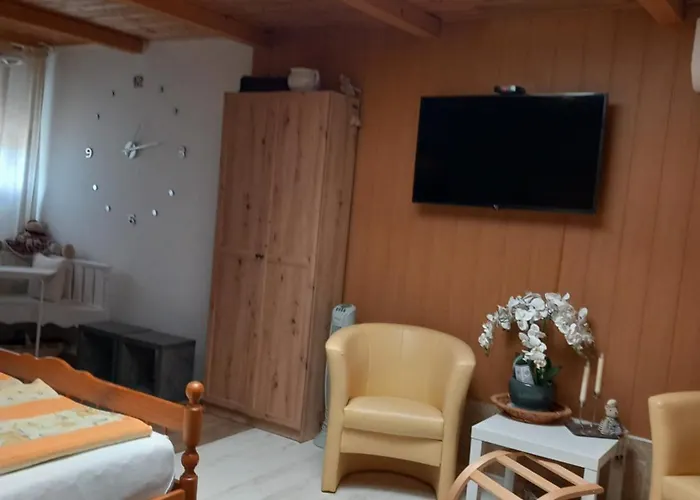 Apartment Bpr P3 With A/c *